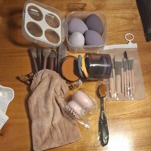 Makeup Brush and Sponge Set with Storage